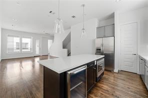 Building Photo - 2737 Clinton Dr