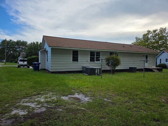 Building Photo - 2266 Onslow Dr