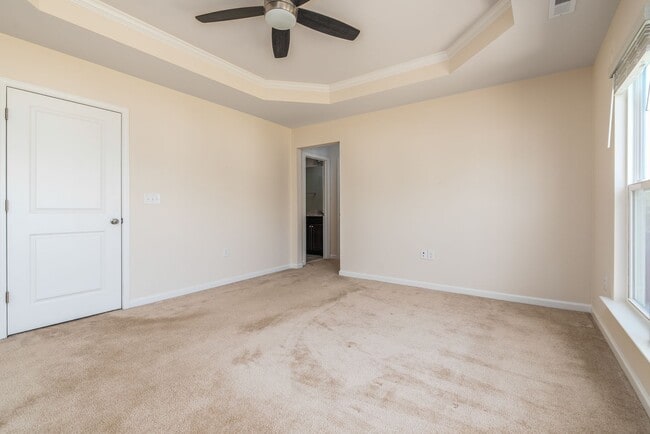 Building Photo - End unit townhome loaded with upgrades close to RTP! Available: Now
