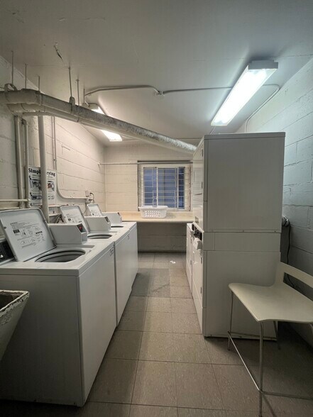 Building Photo - 736 W Buena Ave