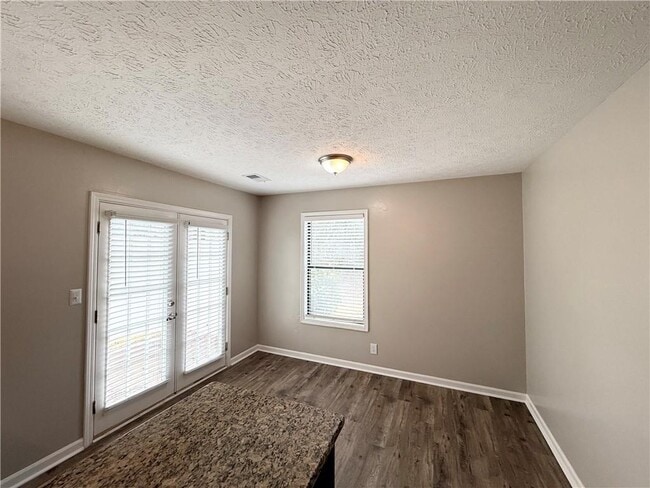 Building Photo - 1050 Mathews Ct