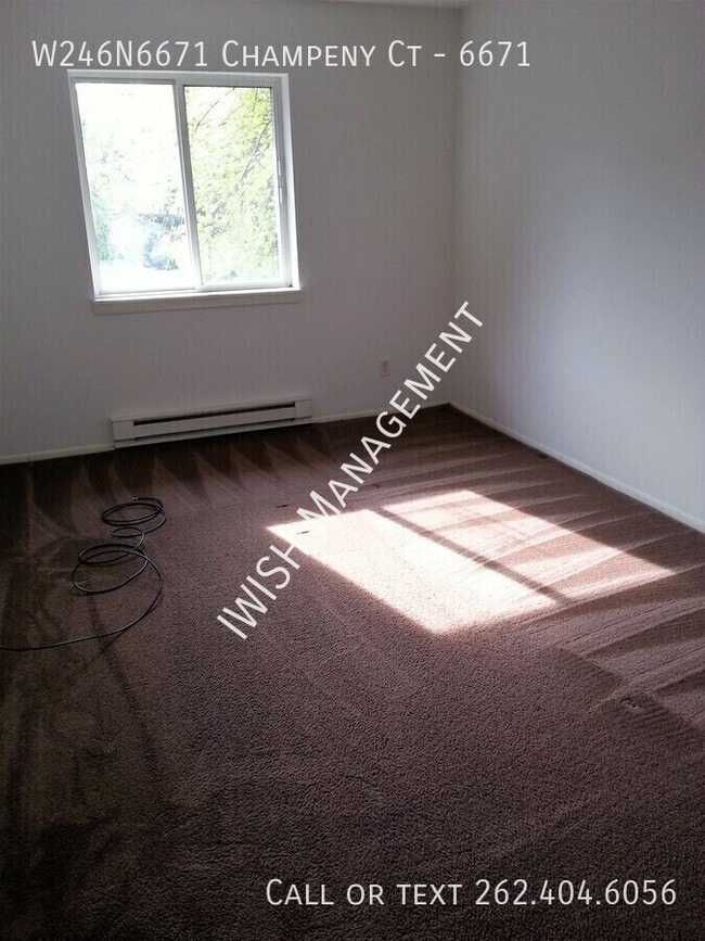 Building Photo - W246N6671 Champeny Ct