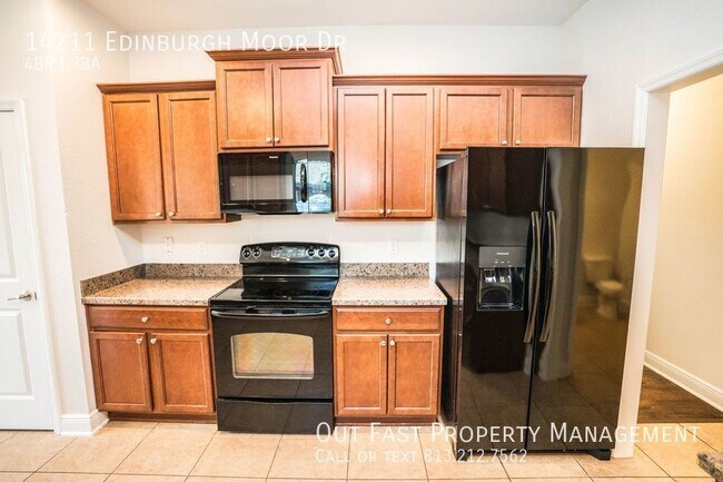 Building Photo - Spacious and Modern 4-Bedroom Home with a ...