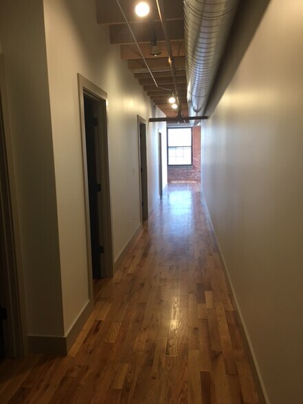 Unit 403 Hallway - 146 S River Ave