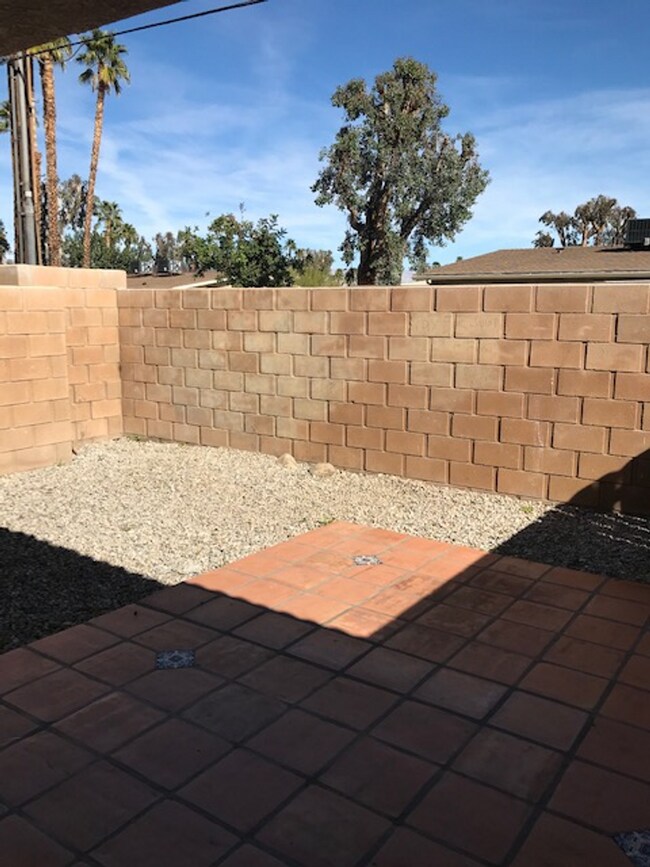 Building Photo - COMING SOON!! 2 Bed 2.5 Bath Apartment in ...