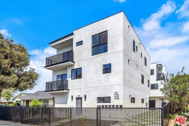 Building Photo - 4701 Saturn St