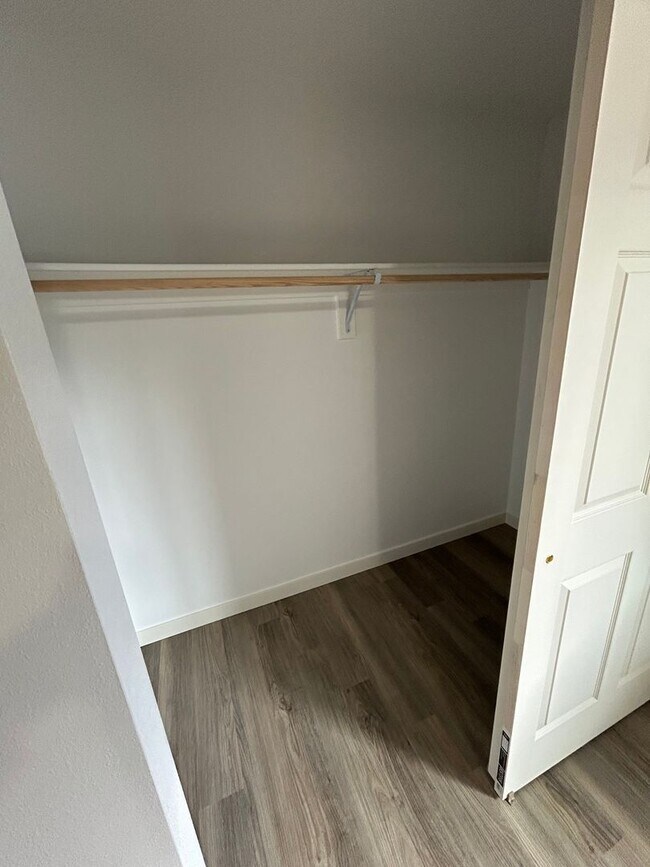 Building Photo - Beautifully Furnished Brand New 5 Bedroom ...