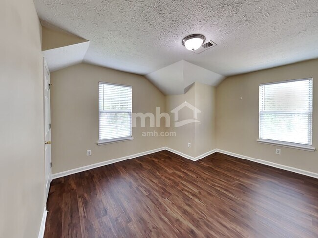 Building Photo - 4854 Lake Park Terrace