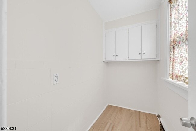 Building Photo - 317 Hawthorne Ave