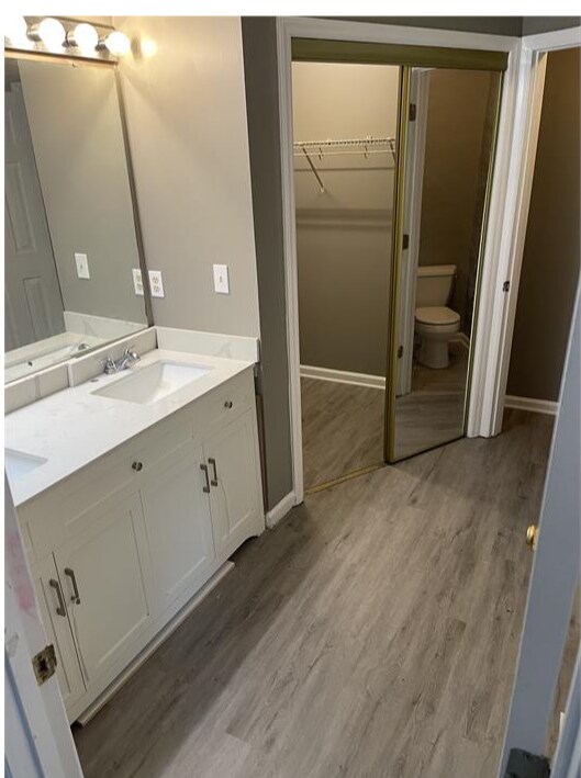 Building Photo - 2441 Bay Harbor Dr