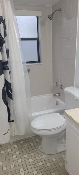 Building Photo - 2985 Riverside Dr