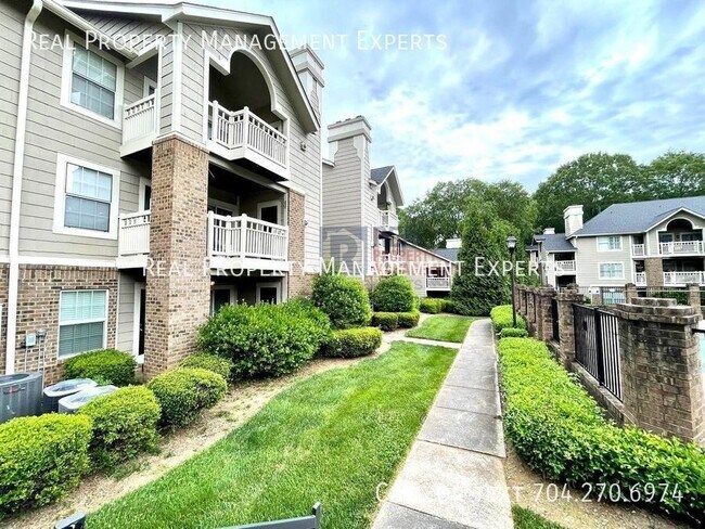 Building Photo - 5003 Sharon Rd