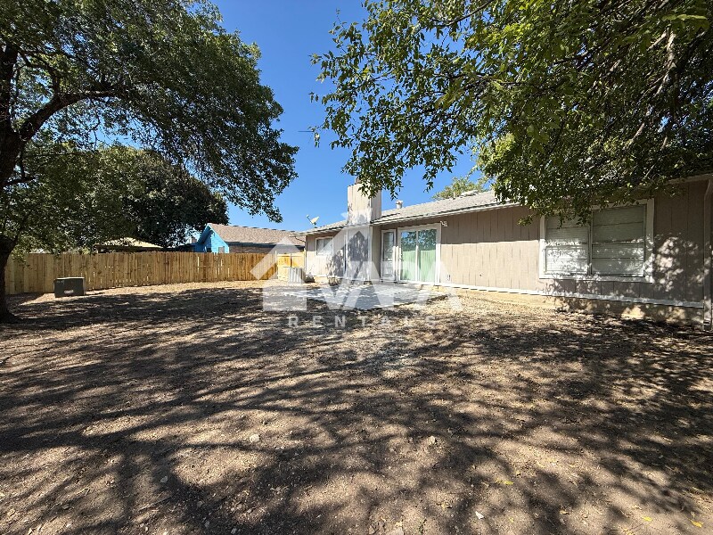 Building Photo - 9318 Adams Hill Dr