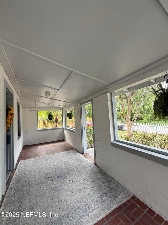 Building Photo - 509 Live Oak St