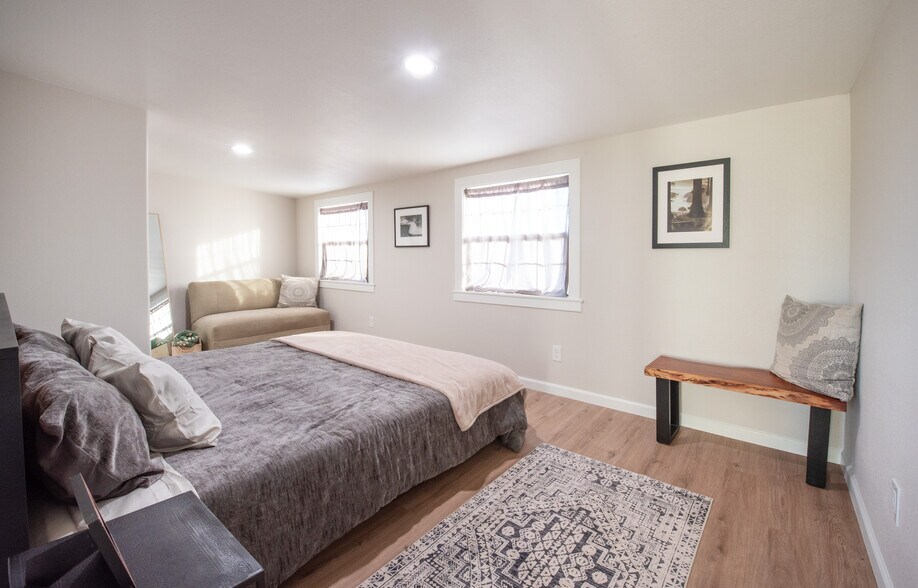 Building Photo - 604 S 8th St