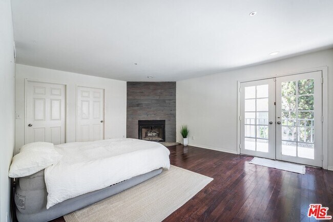 Building Photo - 8032 Willow Glen Rd