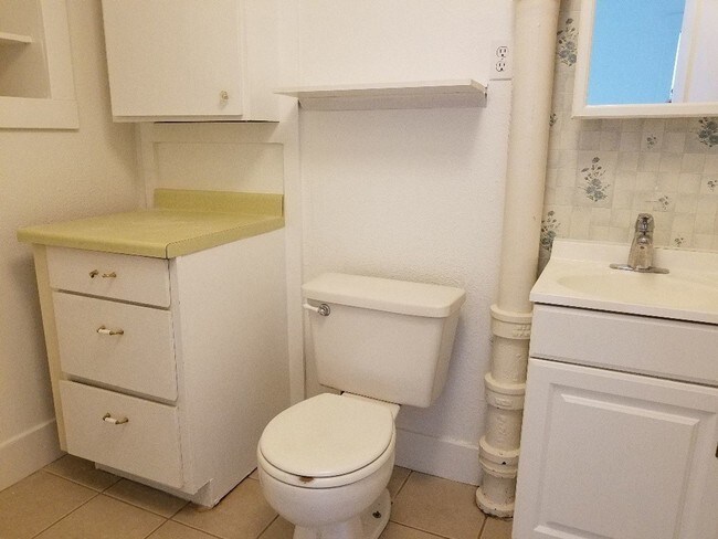 Building Photo - 1 br, 1 bath House - 121 6th Ave. W