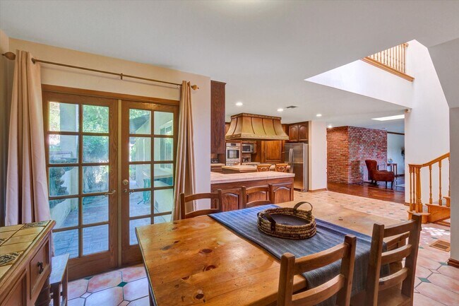 Building Photo - 5-Bedroom Home in Desirable Friendly Hills...