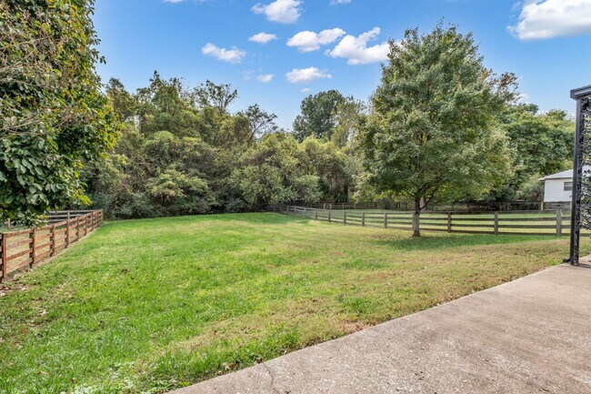 Building Photo - 3 Bedroom/ 2 Bathroom in Rosebank!