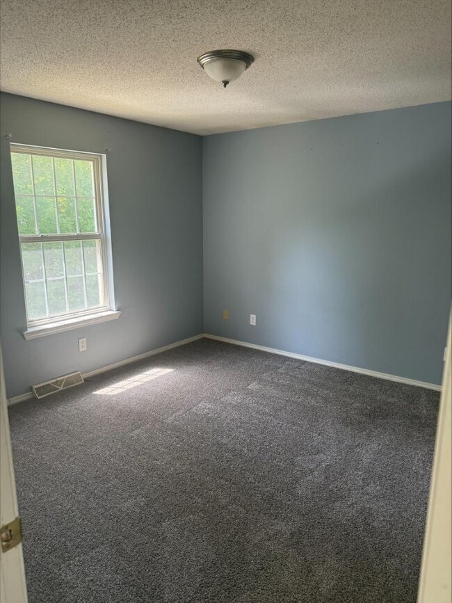 Building Photo - 2509 Southridge Dr