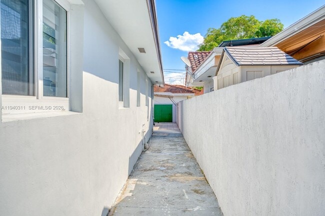 Building Photo - 2741 SW 67th Ave