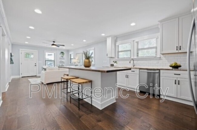 Building Photo - 3813 Pennsylvania Ave