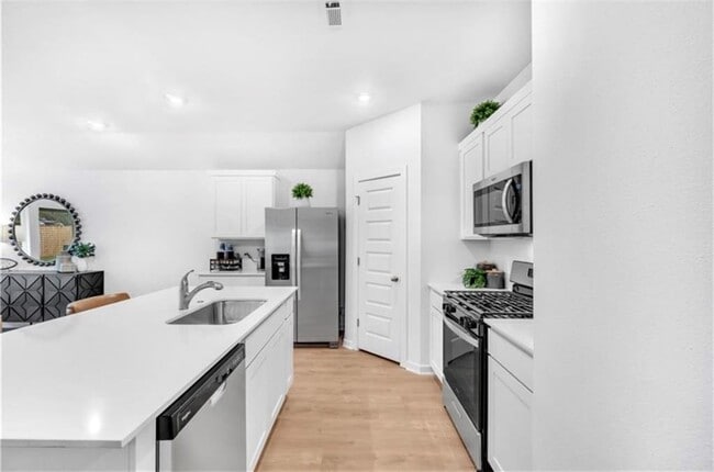 Building Photo - 521 Colorado St