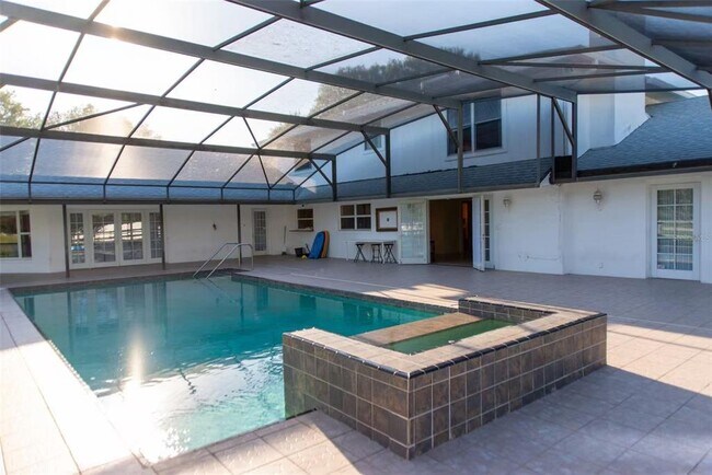 Building Photo - 315 Lazy Acres Ln