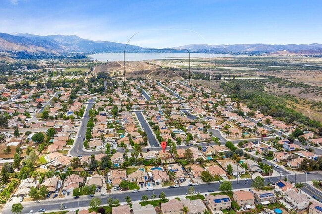 Building Photo - 32440 Beechwood Ln