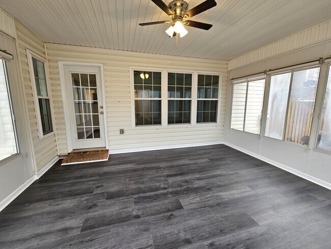 Building Photo - 203 Crown Empire Ct