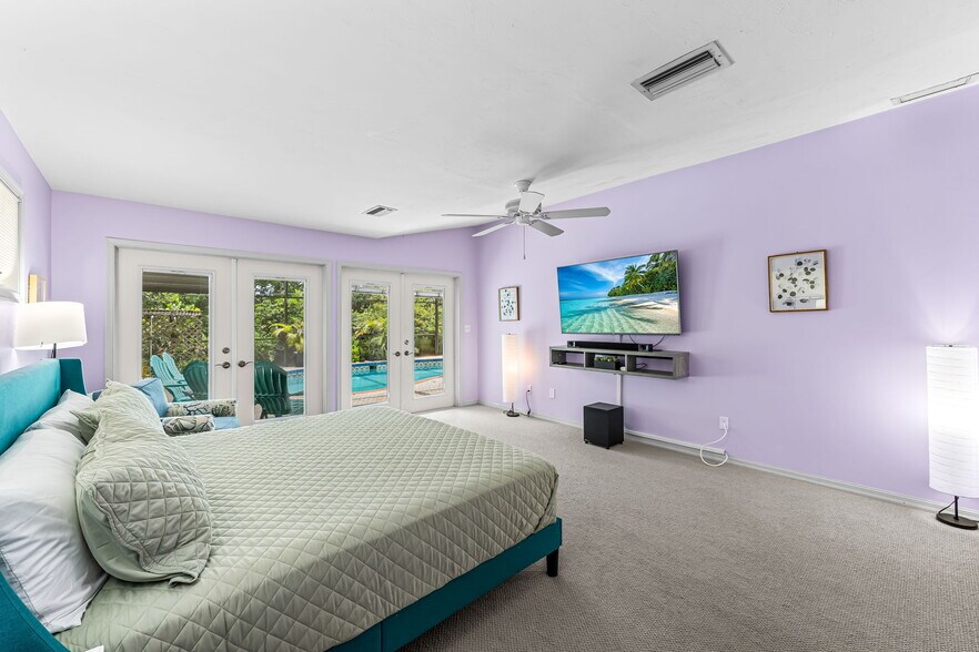 Building Photo - 10370 Main Dr