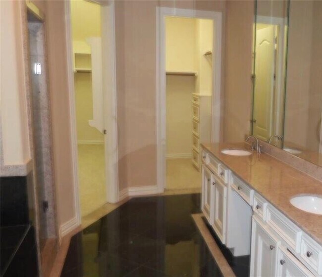 Building Photo - 5011 Forest Hurst Glen