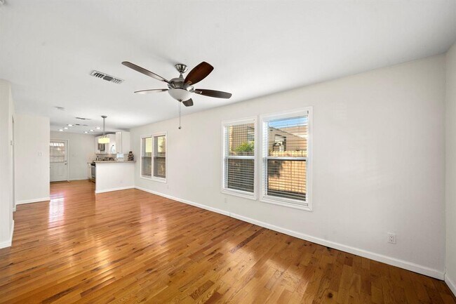 Building Photo - 622 E 27th St