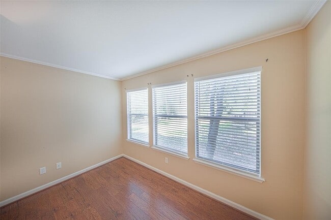 Building Photo - 49 Sawmill Grove Ln