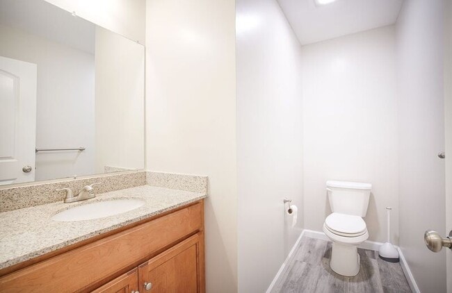 Building Photo - 160 Goodwin St