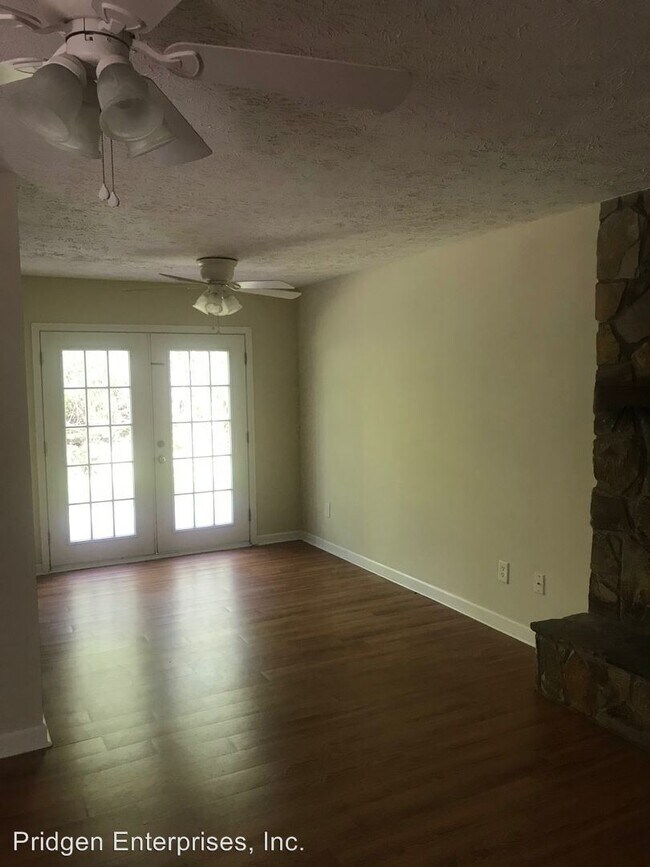 Building Photo - 205-207 Rustwood Dr