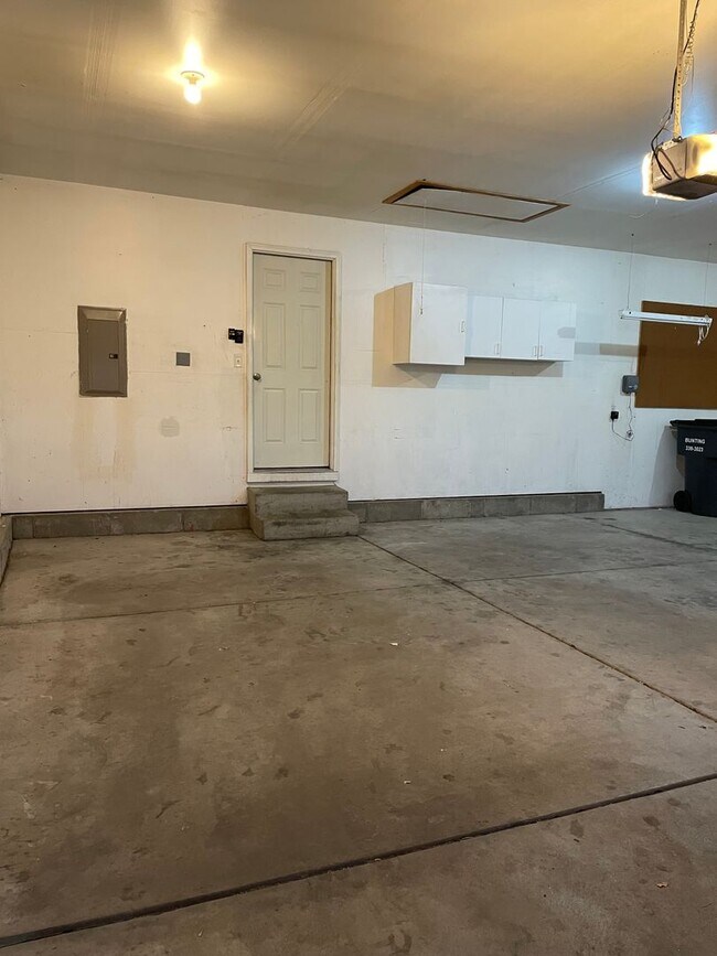 Building Photo - Spacious 4-Bedroom / 3-Bath Single Family Home in Windsor!