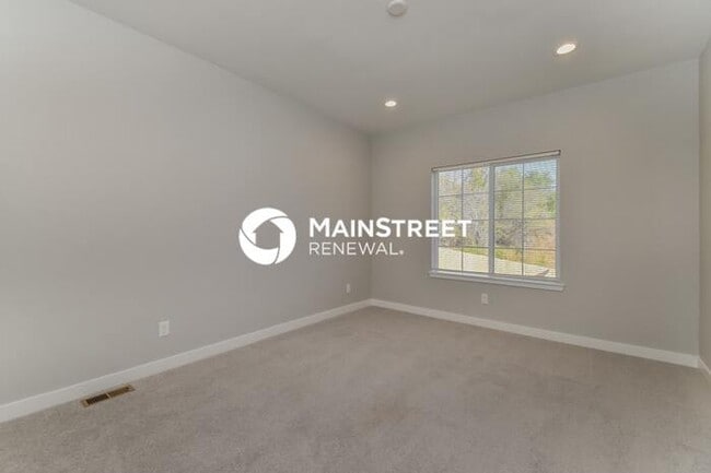 Building Photo - 4 Bedroom Pet-Friendly Home in Colorado Sp...