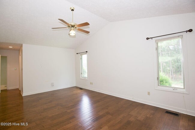 Building Photo - 1205 Greenbriar Dr