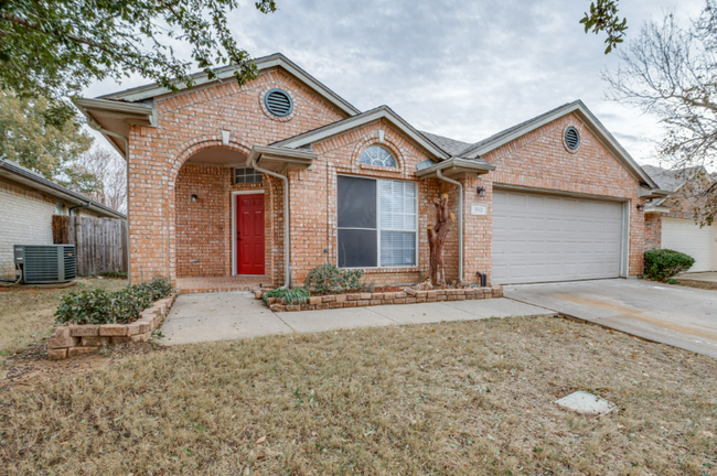 Building Photo - 910 Harwood Ct