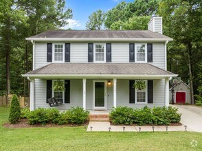 Building Photo - Gorgeous 3 Bedroom Traditional Home Locate...