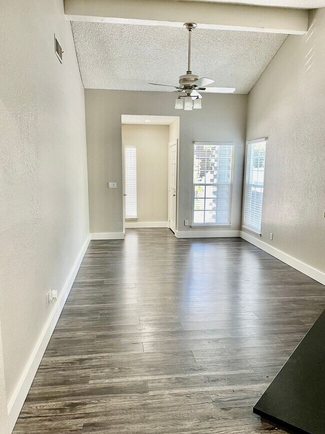 Building Photo - LARKSPUR 2431-2433