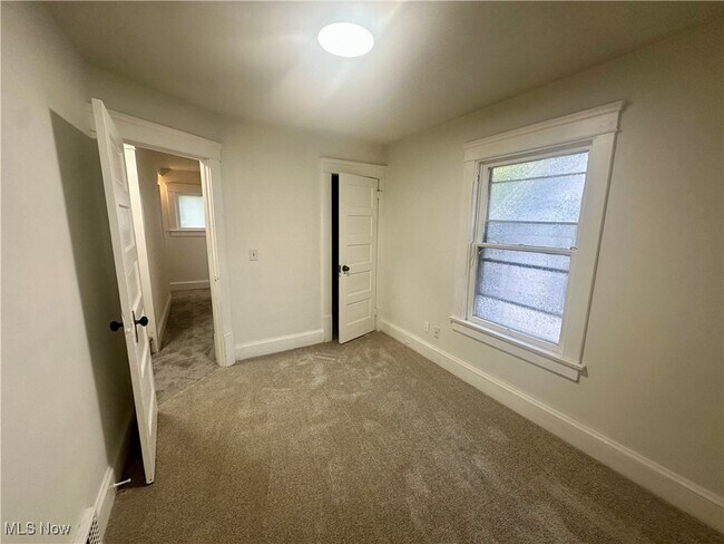 Building Photo - 162 Westwood Ave