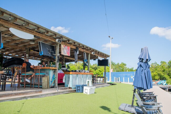 Building Photo - 1000 Cove Cay Dr