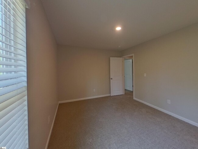 Building Photo - 260 Miller Dr