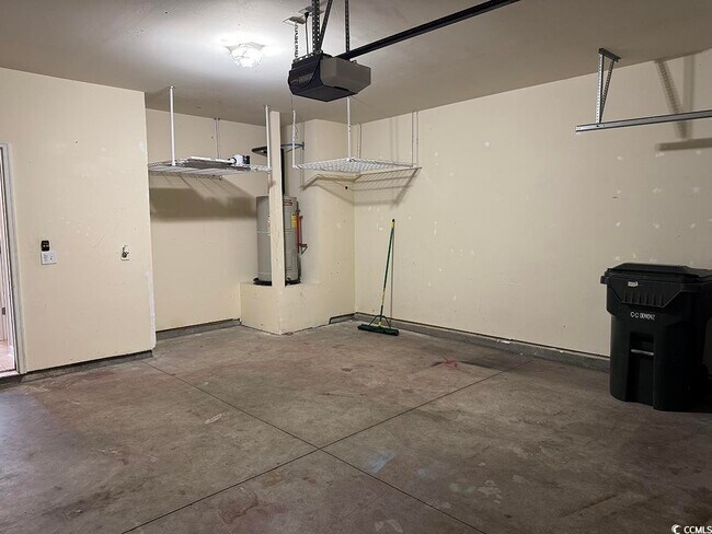 Building Photo - 1060 Fairway Ln