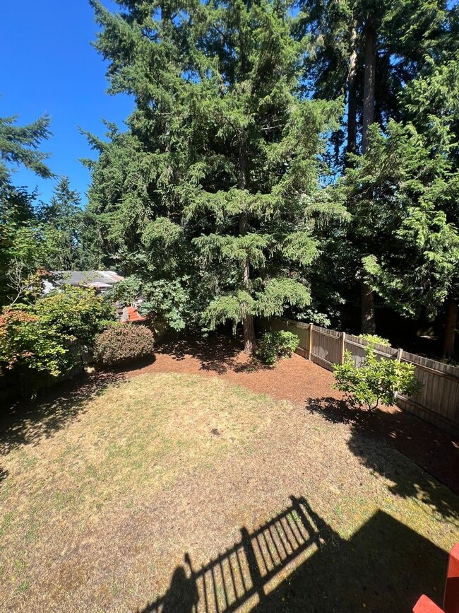 Building Photo - Finn Hill neighborhood Kirkland!