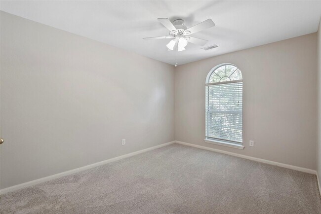 Building Photo - 35 N York Gate Ct