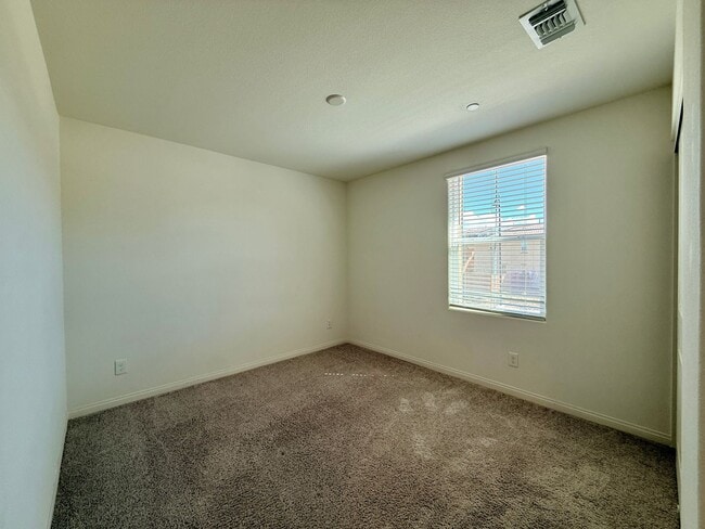 Building Photo - Beautiful Inspirada Townhome! 1/2 off first full month if leased by 5/15/26!