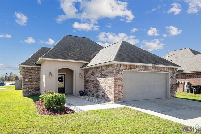 Building Photo - Magnolia Lakes Subdivision off Burbank